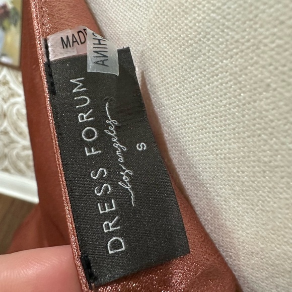 Dress Forum Elegant Satin Rose Gold Pink Dress size Small - Picture 7 of 8